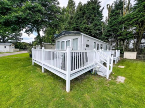 Lovely 6 Berth Caravan With Wi-Fi At Weeley Bridge In Essex Ref 69015R